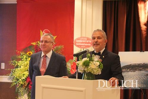 Chủ tịch Hội đồng phát triển thương mại Việt Nam và Thổ Nhĩ Kỳ - Ông Ali Tezolmez phát biểu tại buổi lễ